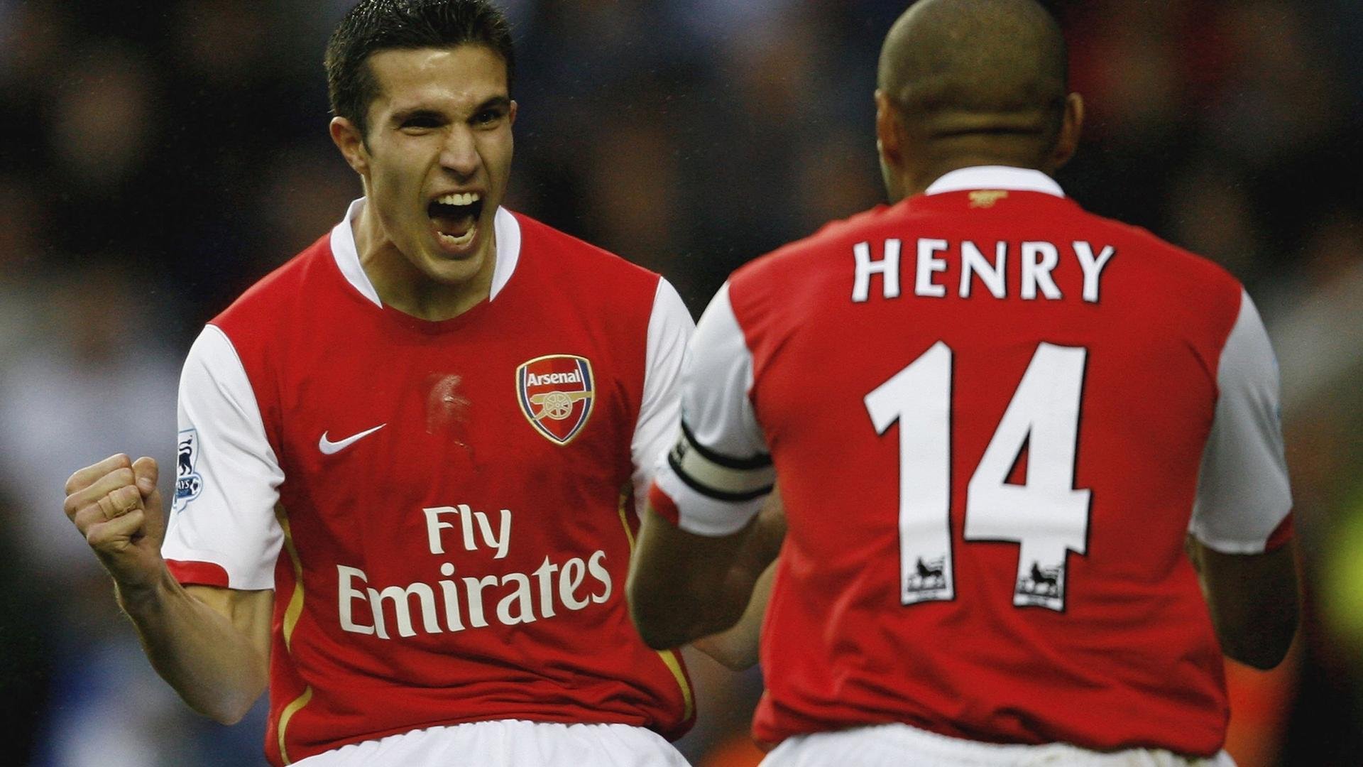 拜仁快速传切与边路渗透形成战术合围，拜仁传奇边锋